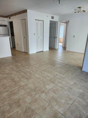 802 Villa Circle, Boynton Beach, FL 33435