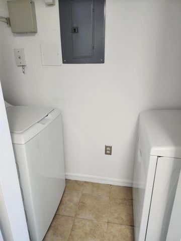 802 Villa Circle, Boynton Beach, FL 33435