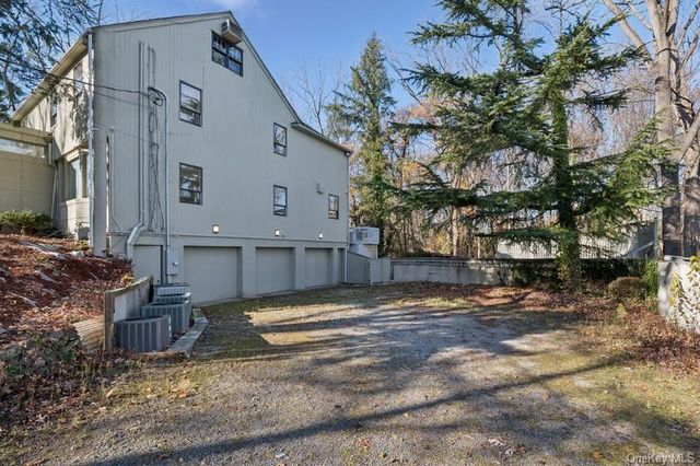 6 The Maples, Roslyn, NY 11576