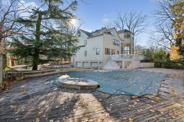 6 The Maples, Roslyn, NY 11576