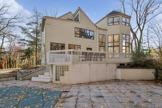 6 The Maples, Roslyn, NY 11576