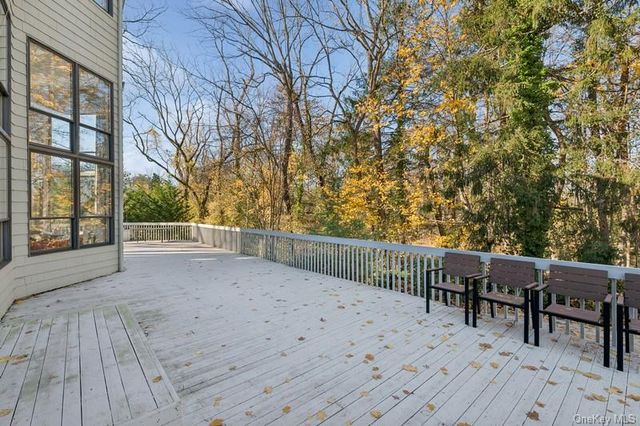 6 The Maples, Roslyn, NY 11576