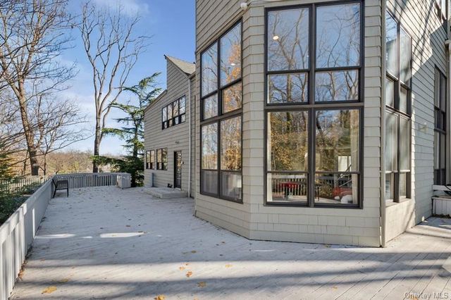 6 The Maples, Roslyn, NY 11576