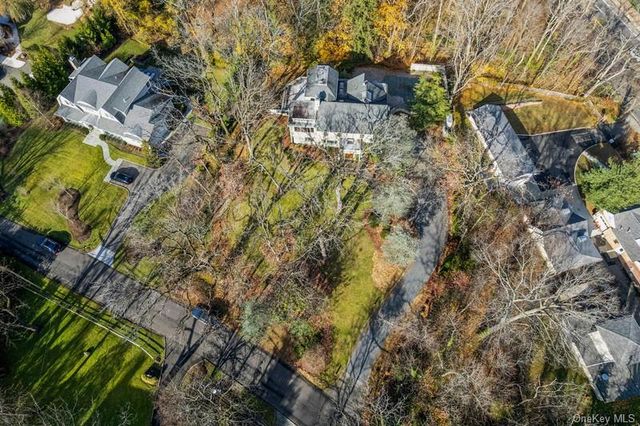 6 The Maples, Roslyn, NY 11576