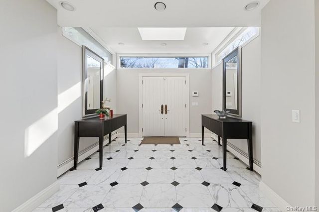 6 The Maples, Roslyn, NY 11576