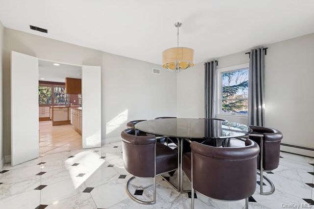 6 The Maples, Roslyn, NY 11576