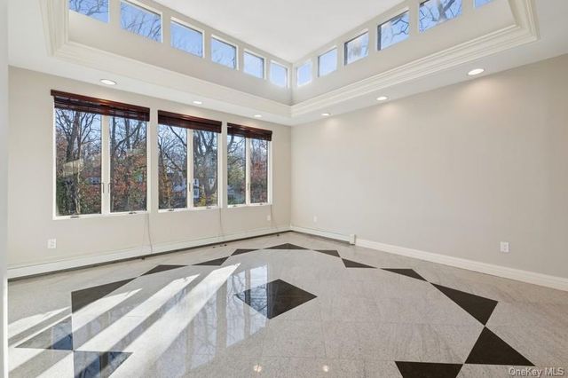 6 The Maples, Roslyn, NY 11576