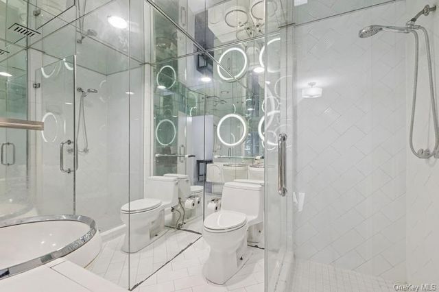 6 The Maples, Roslyn, NY 11576