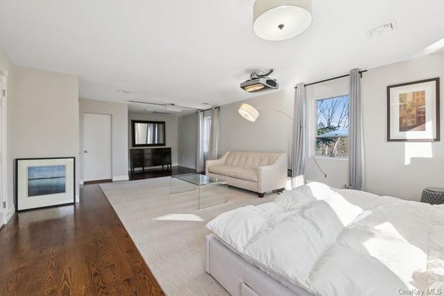 6 The Maples, Roslyn, NY 11576