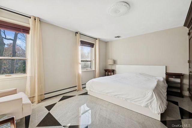 6 The Maples, Roslyn, NY 11576