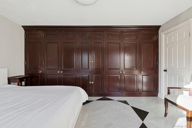 6 The Maples, Roslyn, NY 11576