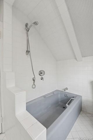 6 The Maples, Roslyn, NY 11576