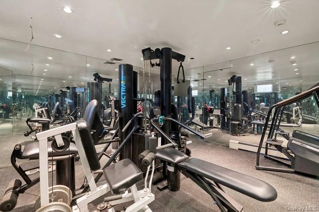 6 The Maples, Roslyn, NY 11576