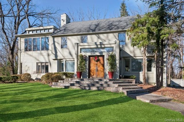 6 The Maples, Roslyn, NY 11576