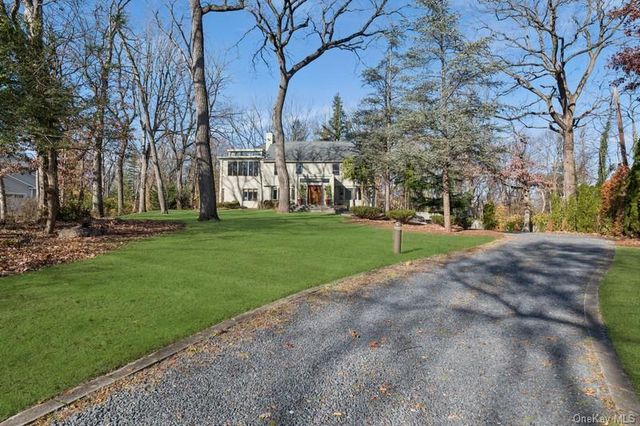 6 The Maples, Roslyn, NY 11576