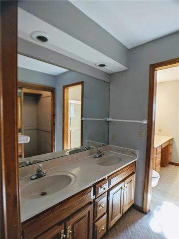 4821 W 122 Terrace, Leawood, KS 66209