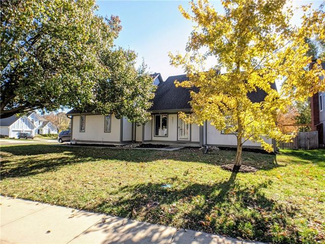 4821 W 122 Terrace, Leawood, KS 66209