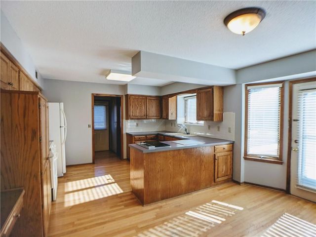 4821 W 122 Terrace, Leawood, KS 66209