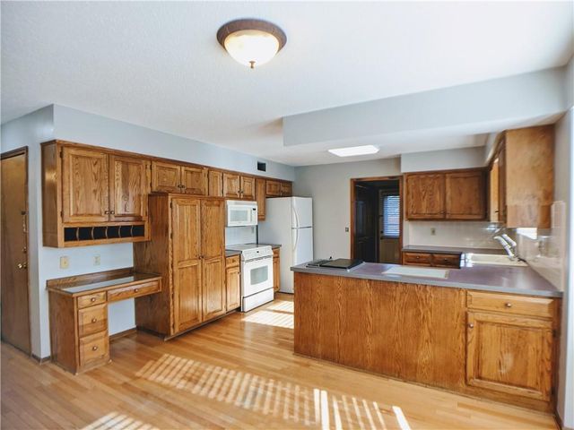 4821 W 122 Terrace, Leawood, KS 66209