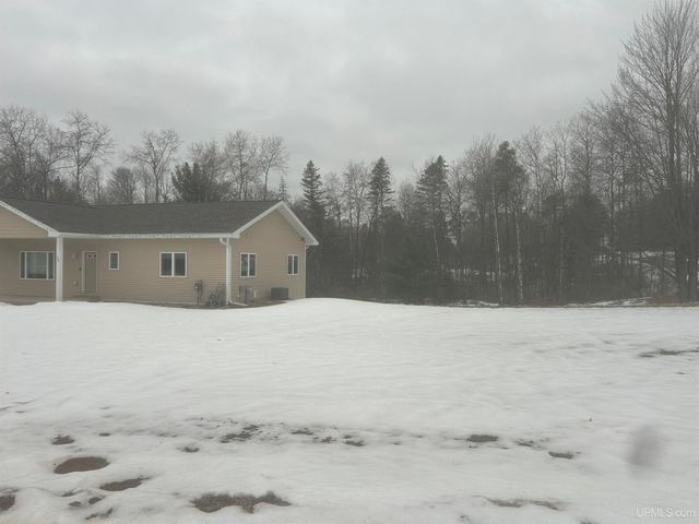 240 S Jackson Street, Kingsford, MI 49802