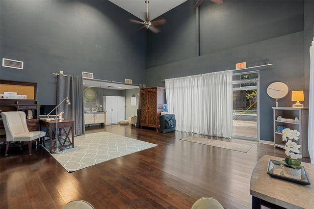 1601 E Cesar Chavez 107, Austin, TX 78702