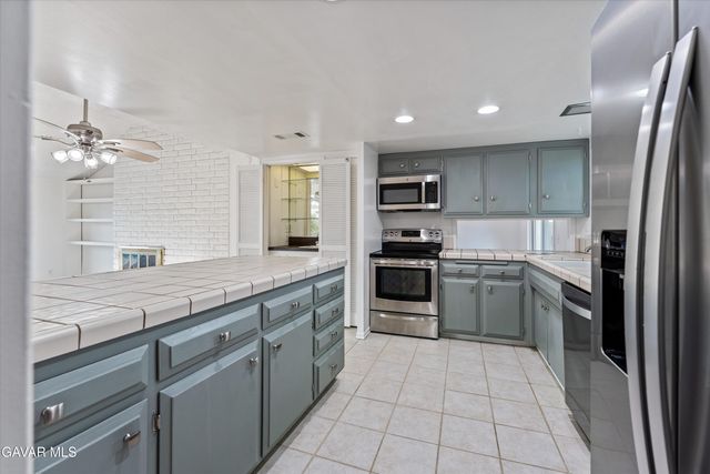 2701 W Avenue K1, Lancaster, CA 93536