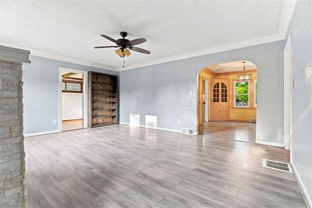 136 E Ave, Battle Creek, MI 49017