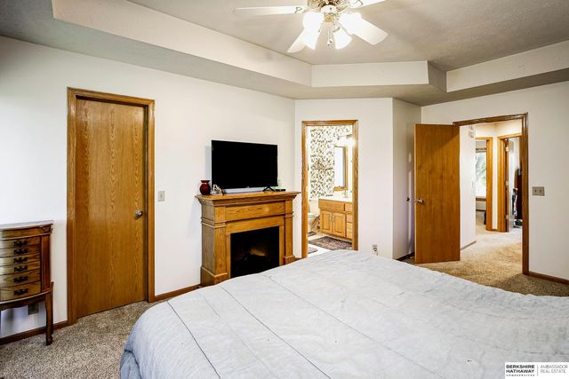 15512 Corby Street, Omaha, NE 68116