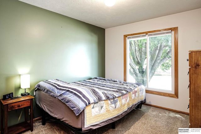 15512 Corby Street, Omaha, NE 68116