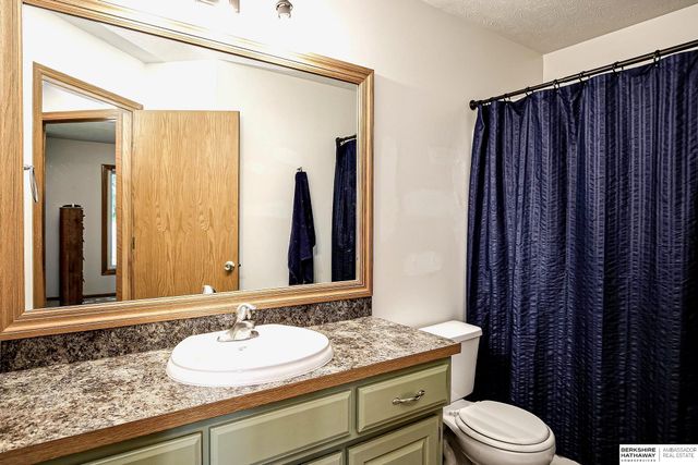15512 Corby Street, Omaha, NE 68116