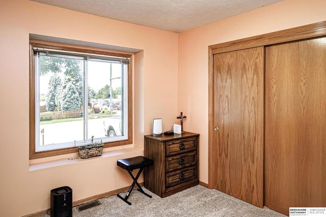 15512 Corby Street, Omaha, NE 68116