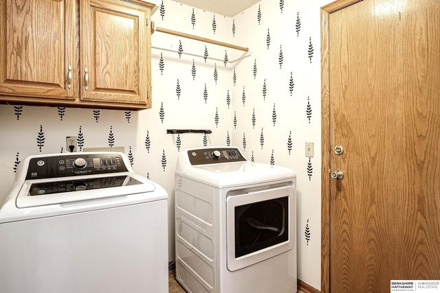 15512 Corby Street, Omaha, NE 68116