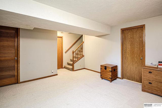 15512 Corby Street, Omaha, NE 68116