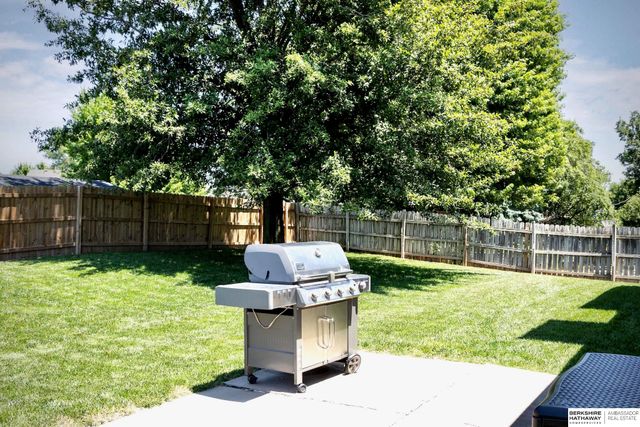 15512 Corby Street, Omaha, NE 68116