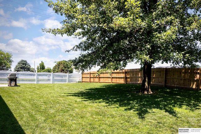 15512 Corby Street, Omaha, NE 68116