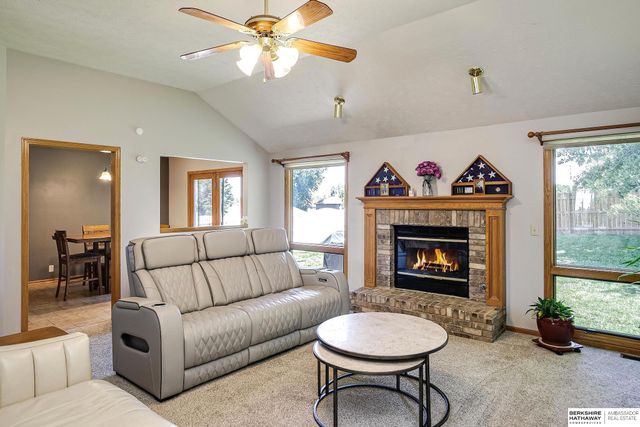 15512 Corby Street, Omaha, NE 68116