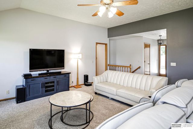 15512 Corby Street, Omaha, NE 68116