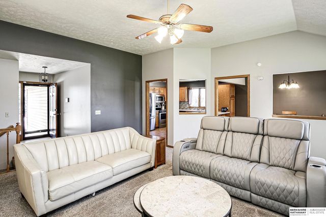 15512 Corby Street, Omaha, NE 68116