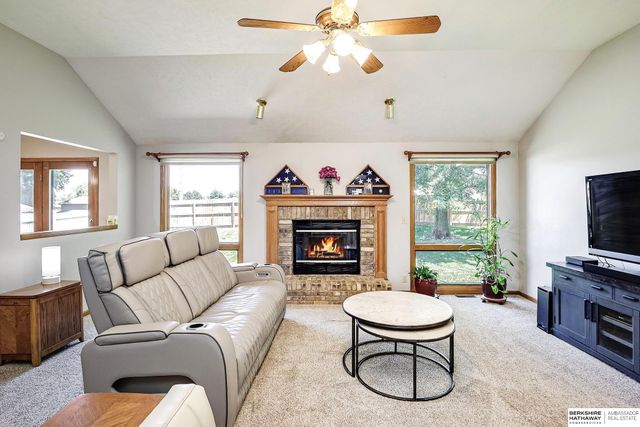 15512 Corby Street, Omaha, NE 68116