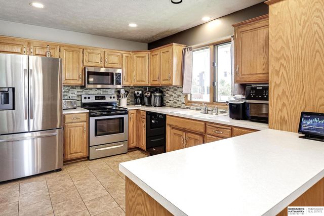 15512 Corby Street, Omaha, NE 68116