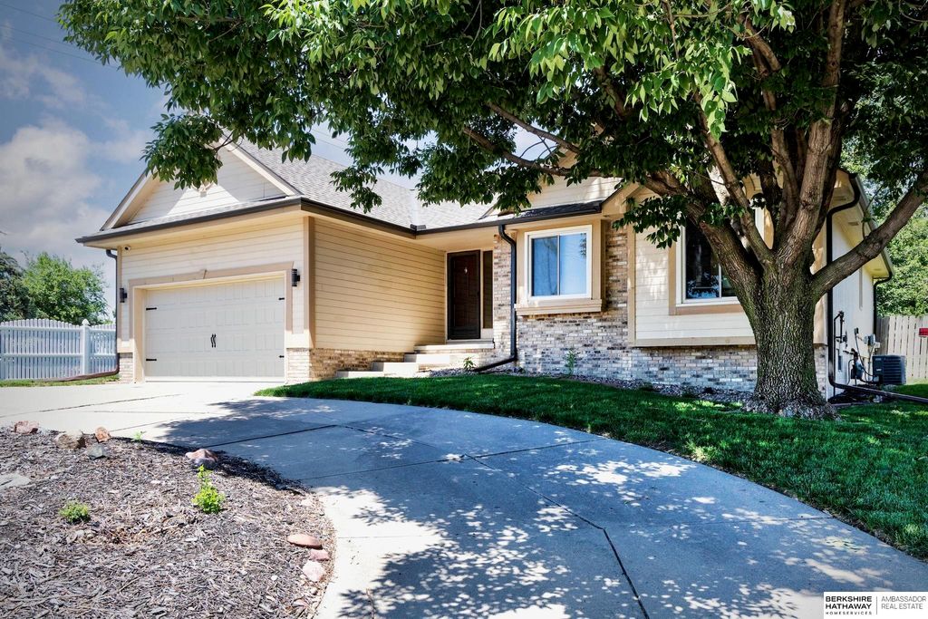 15512 Corby Street, Omaha, NE 68116