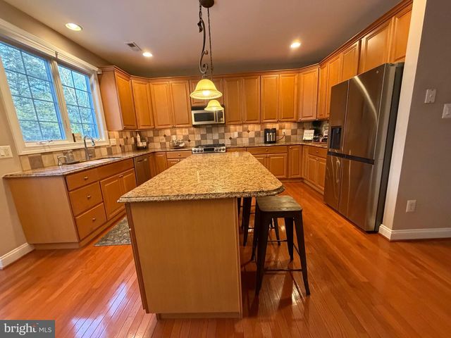 20 RICHLAND DR, Mount Laurel, NJ 08054