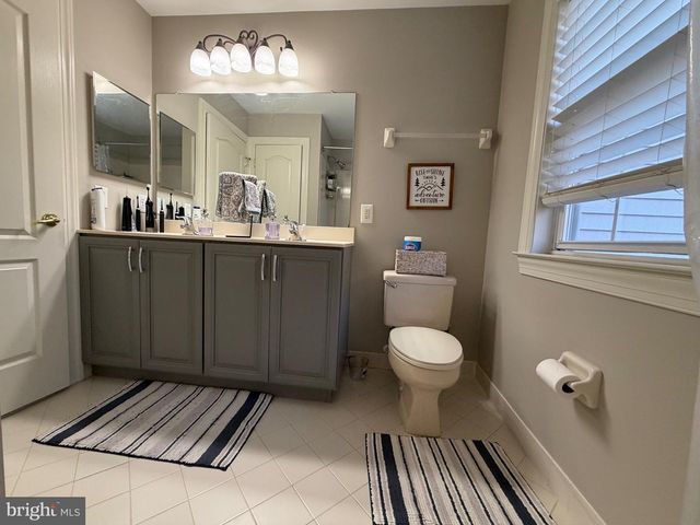 20 RICHLAND DR, Mount Laurel, NJ 08054