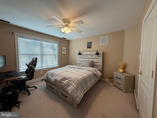 20 RICHLAND DR, Mount Laurel, NJ 08054