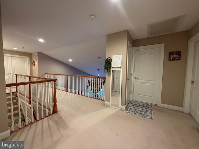 20 RICHLAND DR, Mount Laurel, NJ 08054