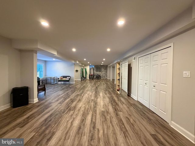 20 RICHLAND DR, Mount Laurel, NJ 08054