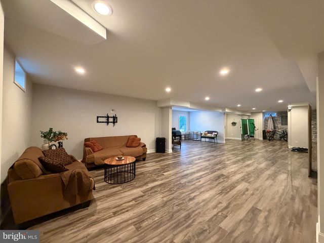 20 RICHLAND DR, Mount Laurel, NJ 08054