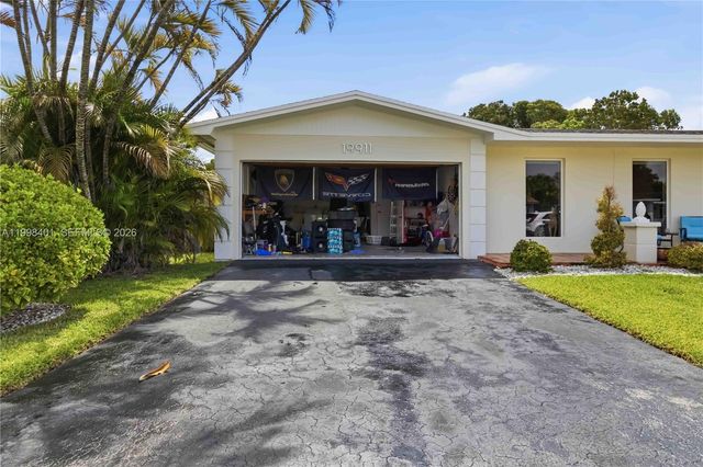 19911 SW 84th Ave, Cutler Bay, FL 33189
