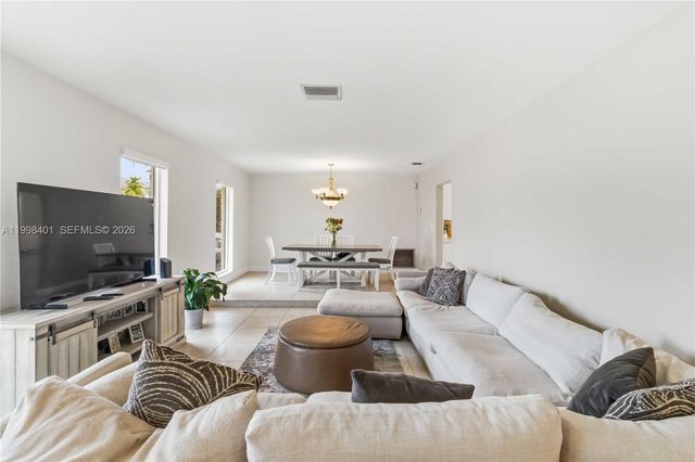 19911 SW 84th Ave, Cutler Bay, FL 33189