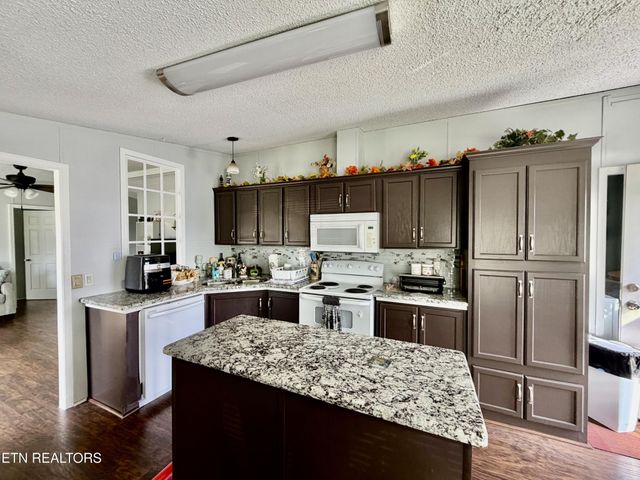 6998 Plateau Rd, Crossville, TN 38571